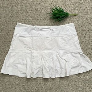 Lululemon tennis skirt white tuxedo with white shorts 4